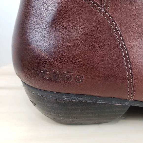 Taos Addition Ankle Boots Size 9 Brown Leather Booties Burnished Toe Heel Casual