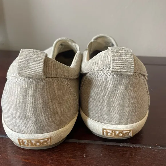 Taos Footwear Dandy Tan Oatmeal Canvas Slip On Orthotic Sneakers sz 8.5