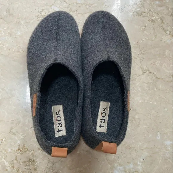 Taos Footwear Wonderwool Clog Slip On Shoes in Charcoal, Size EU 39/US 8-8.5