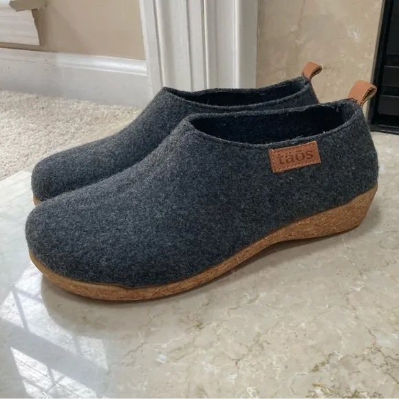Taos Footwear Wonderwool Clog Slip On Shoes in Charcoal, Size EU 39/US 8-8.5