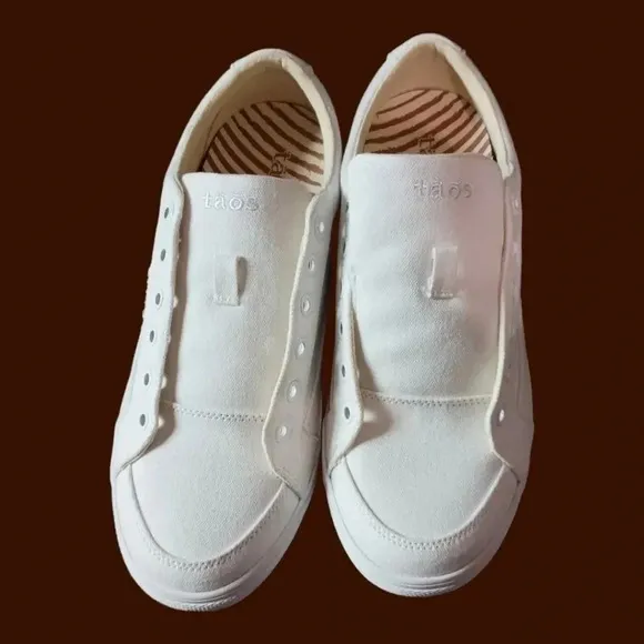 Taos moc star canvas sneakers size 9.5