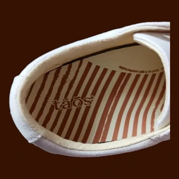 Taos moc star canvas sneakers size 9.5
