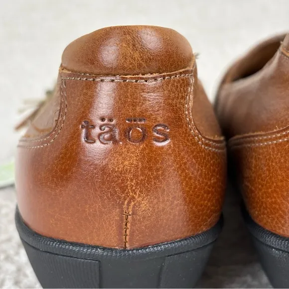 Taos Shoes Womens 8.5 Brown Uppity Upp Slip On Leather Comfort Arch Loafers