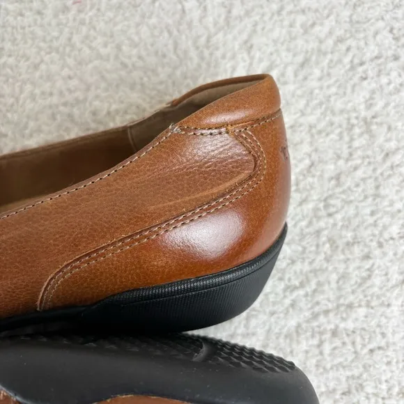 Taos Shoes Womens 8.5 Brown Uppity Upp Slip On Leather Comfort Arch Loafers