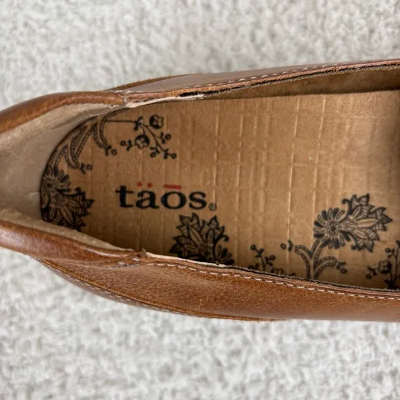 Taos Shoes Womens 8.5 Brown Uppity Upp Slip On Leather Comfort Arch Loafers