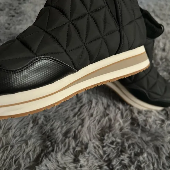 Teva Black Sneakers size 10