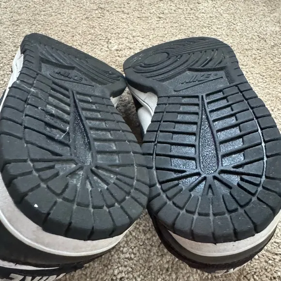 The Nike Dunk Low is an easy score for your closet. This mid-‘80s hoops icon