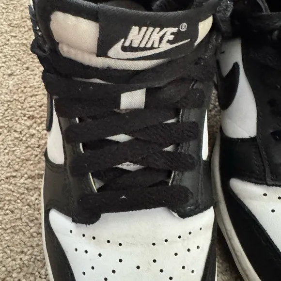 The Nike Dunk Low is an easy score for your closet. This mid-‘80s hoops icon