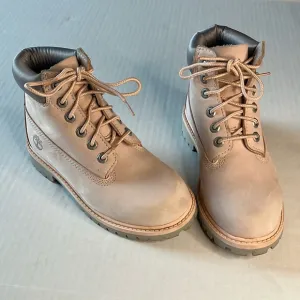 Timberland Boots Girls Size 13 Light Pink Nubuck Waterproof Leather Lace up