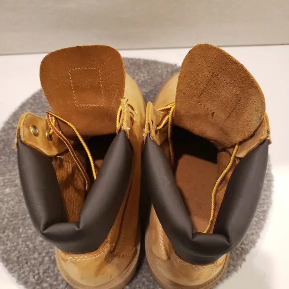 Timberland Classic work Boots 10960 Youth Boys Size 5.5 (GOOD CONDITION)