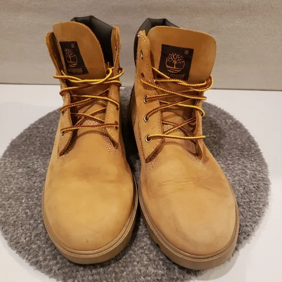 Timberland Classic work Boots 10960 Youth Boys Size 5.5 (GOOD CONDITION)