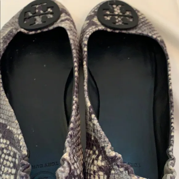 Tory Burch ballet flats. Sz 9. Snakeskin pattern