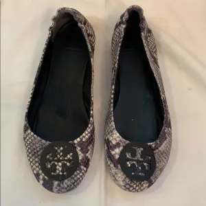 Tory Burch ballet flats. Sz 9. Snakeskin pattern