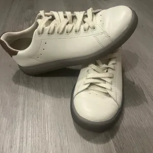 Tory Burch Howell Gum Sole Leather Sneakers