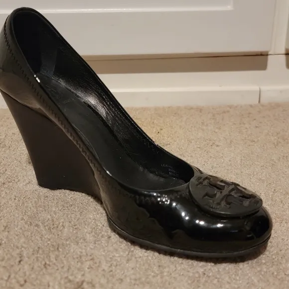 Tory Burch Sophie Black Patent Leather Wedge Heels Size 8