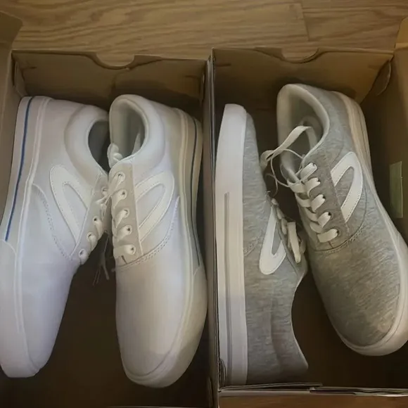 Tretorn Chelsea White Canvas Memory Foam  sneakers  size 7