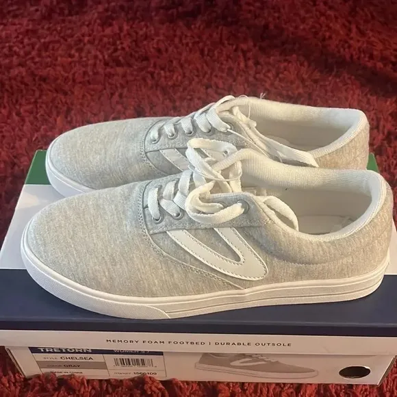 Tretorn  sneakers  Chelsea Gray Size 6 Memory Foam Canvas Sneakers