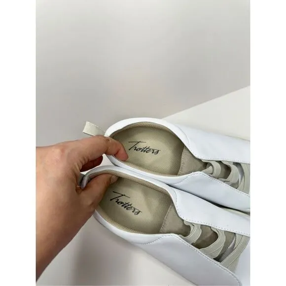 Trotters Avrille Sneaker Womens Size 7W Wide White Leather Slip On Shoes