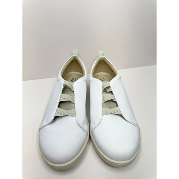 Trotters Avrille Sneaker Womens Size 7W Wide White Leather Slip On Shoes