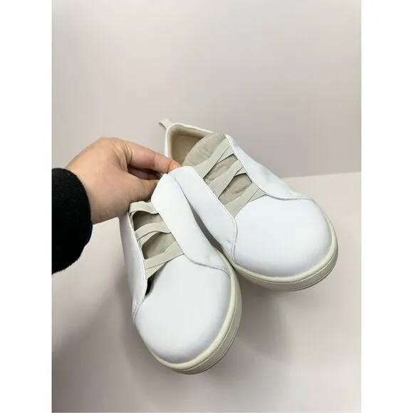 Trotters Avrille Sneaker Womens Size 7W Wide White Leather Slip On Shoes