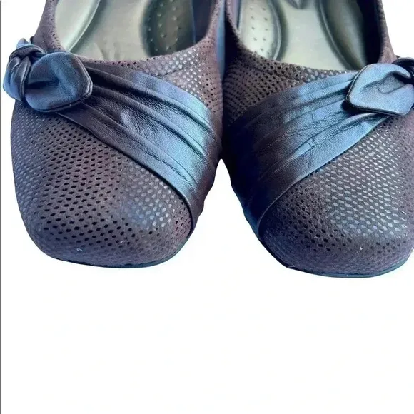 Trotters Brown flats!! Size 11M!! Brand New No Box!! Great Work Shoes!!