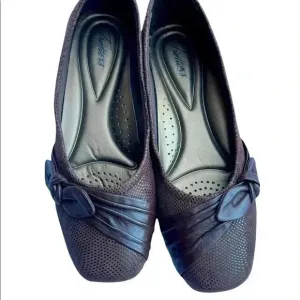 Trotters Brown flats!! Size 11M!! Brand New No Box!! Great Work Shoes!!
