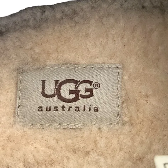 UGG Men’s Burns Stout Brown Shearling Leather Waterproof Tie Shoes, Size 13 EEE