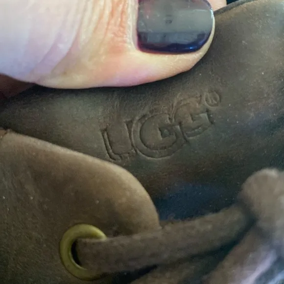 UGG Men’s Burns Stout Brown Shearling Leather Waterproof Tie Shoes, Size 13 EEE