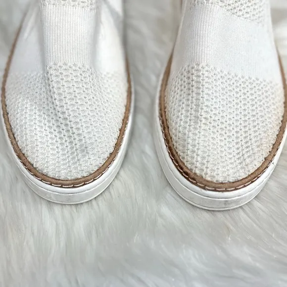 UGG Sammy Knit Women's White Slip On Casual Sneakers [MR9003]