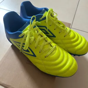 Umbro Yellow and Blue Athletic Shoes