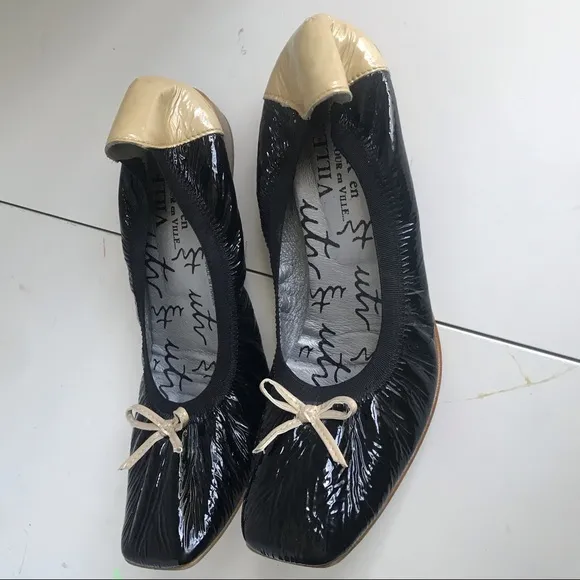 Un Tour en Ville black and cream patent flats. EU 41