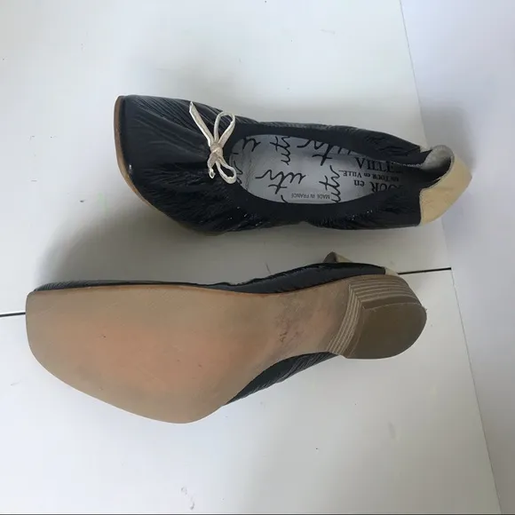 Un Tour en Ville black and cream patent flats. EU 41