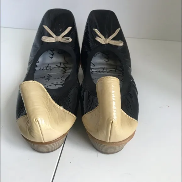 Un Tour en Ville black and cream patent flats. EU 41
