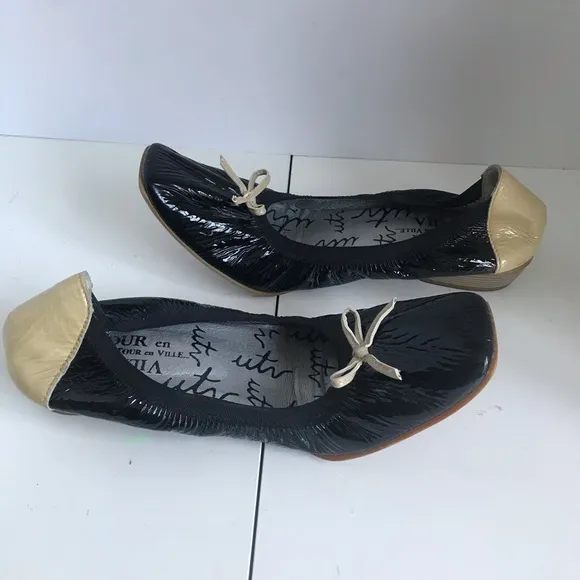 Un Tour en Ville black and cream patent flats. EU 41