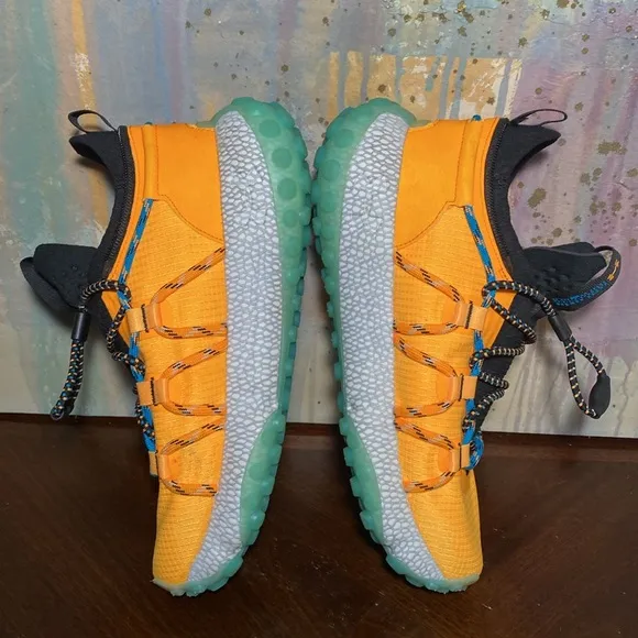 Under Armour HOVR Summit Fat Tire Cuff Omega Orange Unisex Mens 8.5/Womens 10