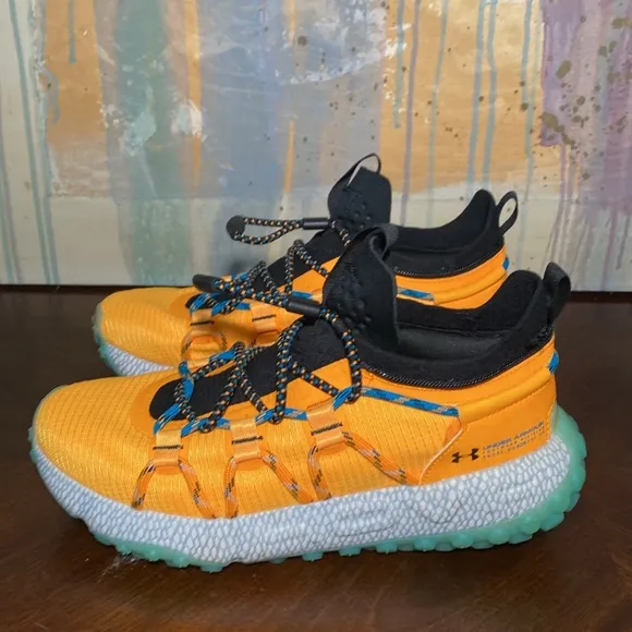 Under Armour HOVR Summit Fat Tire Cuff Omega Orange Unisex Mens 8.5/Womens 10