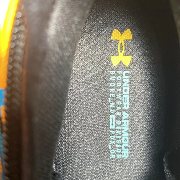 Under Armour HOVR Summit Fat Tire Cuff Omega Orange Unisex Mens 8.5/Womens 10
