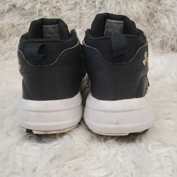 UNDER ARMOUR|Boys black sneakers| size 2y