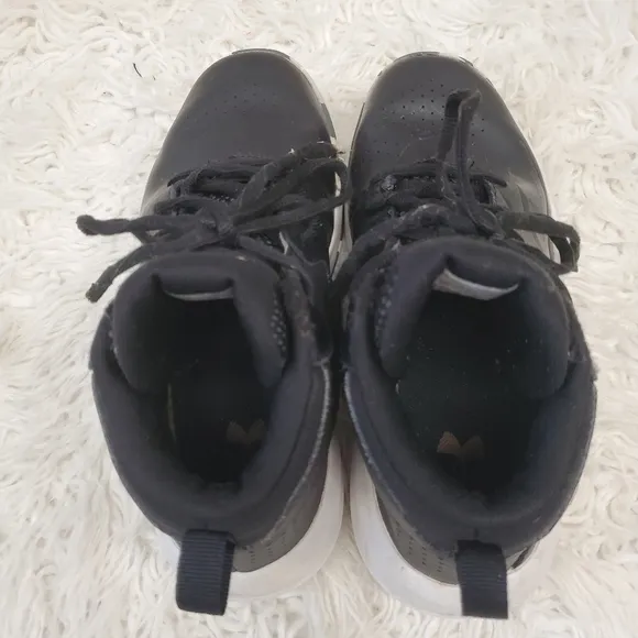 UNDER ARMOUR|Boys black sneakers| size 2y