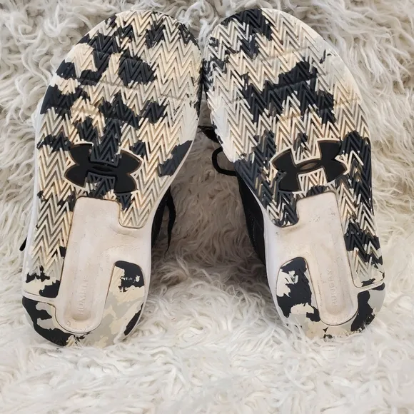UNDER ARMOUR|Boys black sneakers| size 2y