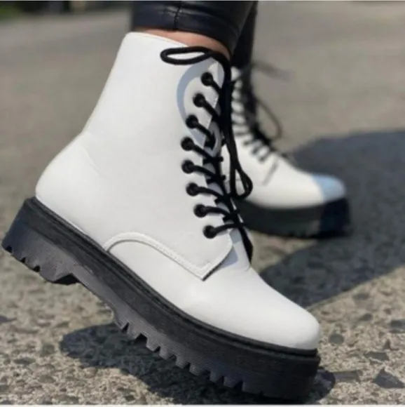 UNILADY Combat Military Lace-up Patent Leather Ankle Booties NWT