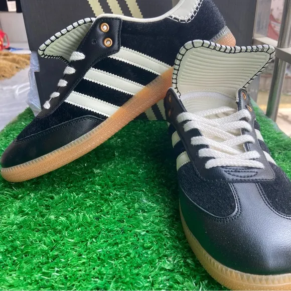 Used once Adidas men's black sneakers