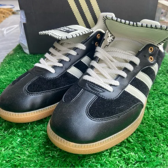 Used once Adidas men's black sneakers