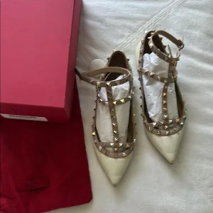 Valentino flats Rockstud ivory 39 with box and dustbag