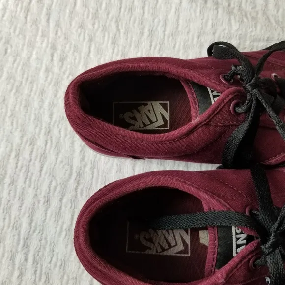 VANS Authentic Low Canvas Burgundy Low-Top Skate Sneakers