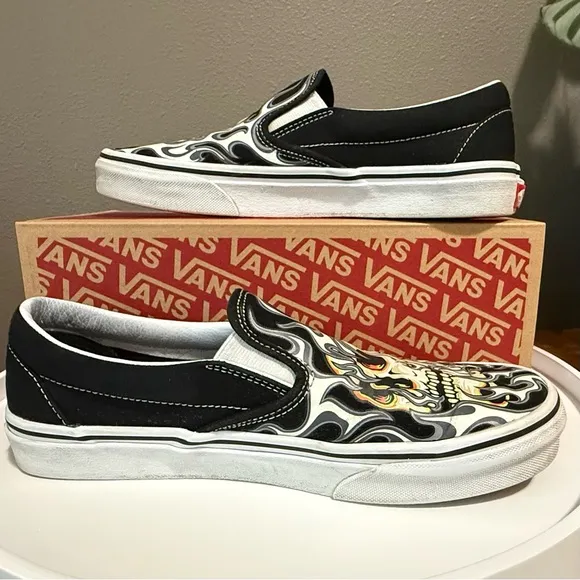 VANS Classic Slip On Sneakers Flame Skull Canvas Men's Sz8.5/ Skate VN0009Q7BMX