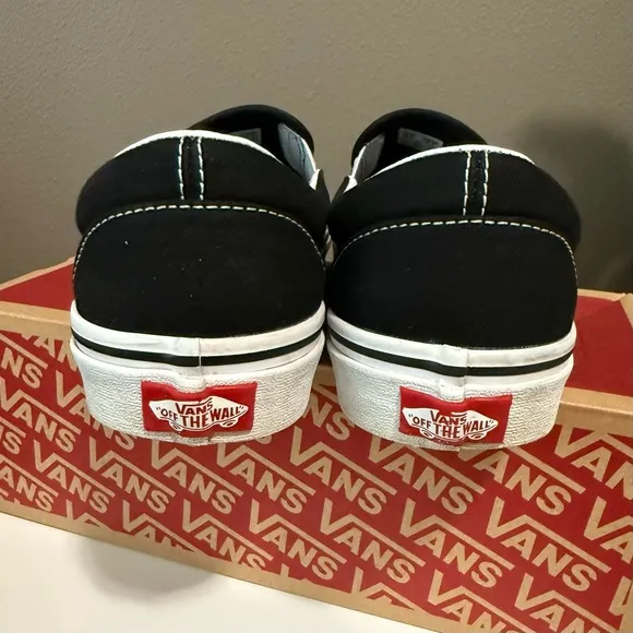 VANS Classic Slip On Sneakers Flame Skull Canvas Men's Sz8.5/ Skate VN0009Q7BMX