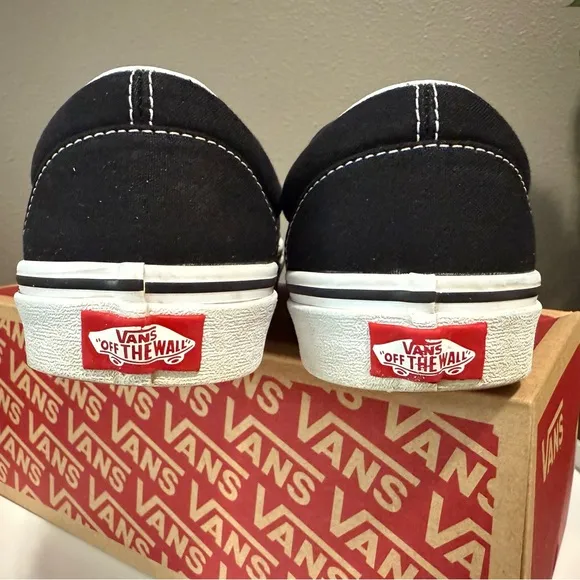 VANS Classic Slip On Sneakers Flame Skull Canvas Men's Sz8.5/ Skate VN0009Q7BMX
