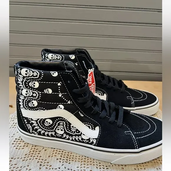 Vans Men’s Sk8- Hi Bandana Skulls Black New without a box