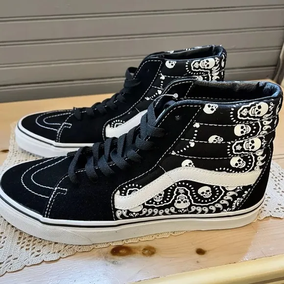 Vans Men’s Sk8- Hi Bandana Skulls Black New without a box